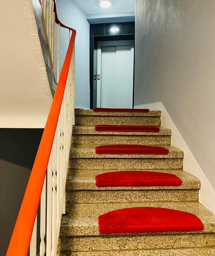 Tm Aparts Dortmund Exterior photo Stairs in the hotel