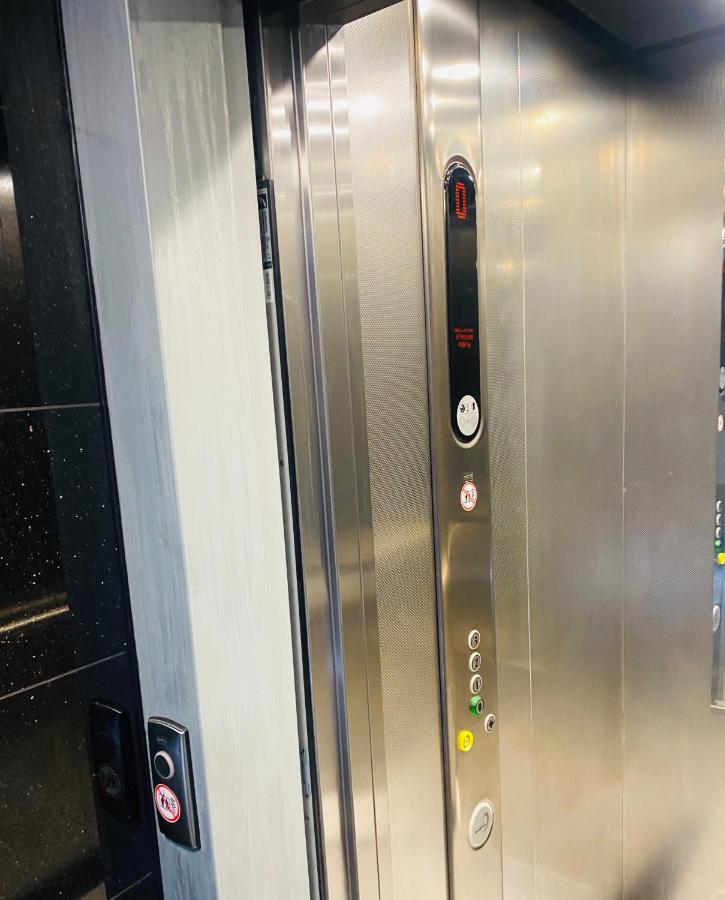 Tm Aparts Dortmund Exterior photo A typical elevator