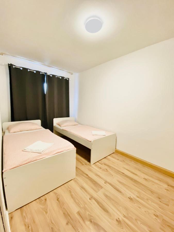 Tm Aparts Dortmund Exterior photo A room at the hostel